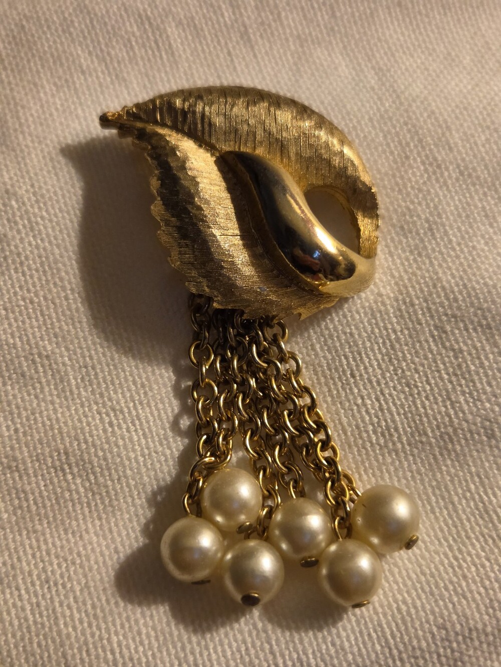 Vintage Mid Century Brushed Gold Pearl Brooch Stunning